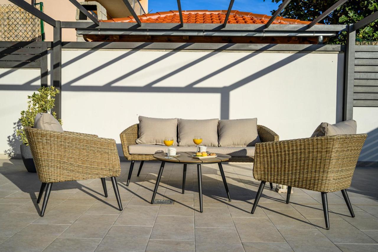 Villa Relax - Beautiful Apartment With Heated Saltwater Pool & Jacuzzi Kastela Exterior photo