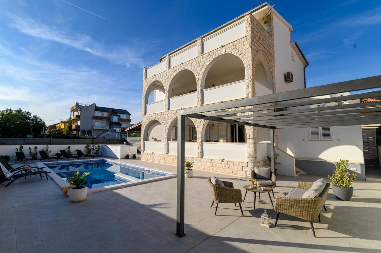 Villa Relax - Beautiful Apartment With Heated Saltwater Pool & Jacuzzi Kastela Exterior photo