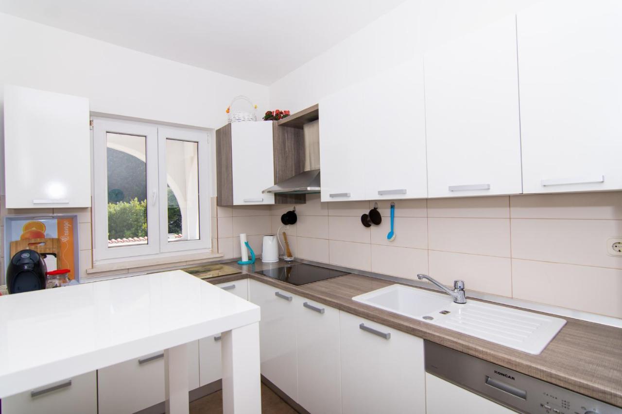 Villa Relax - Beautiful Apartment With Heated Saltwater Pool & Jacuzzi Kastela Exterior photo