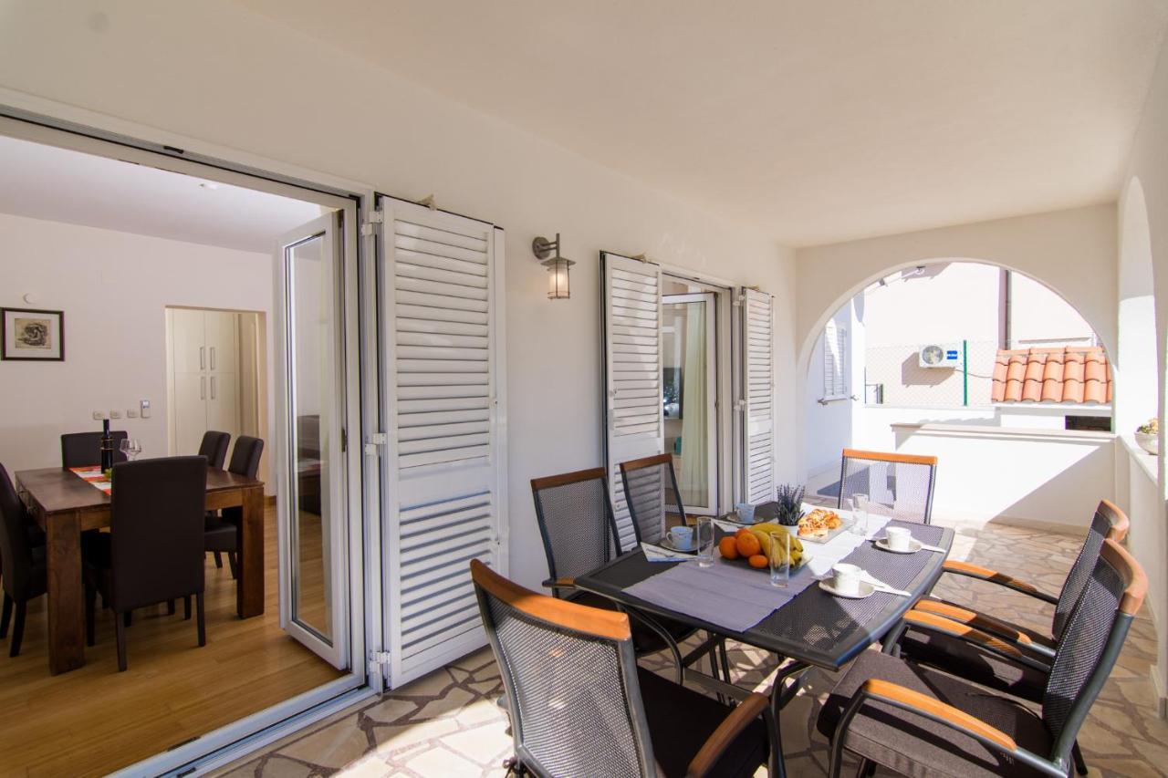 Villa Relax - Beautiful Apartment With Heated Saltwater Pool & Jacuzzi Kastela Exterior photo